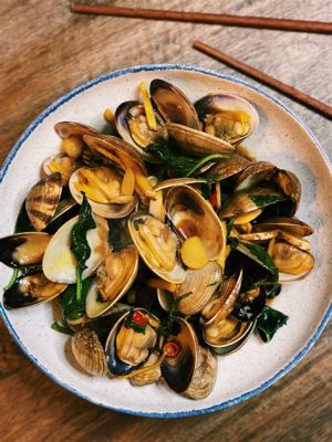  Fangchenggang-style Clams in Spicy Sauce: Eine symphonische Explosion von Schärfe und Meeresfrische!