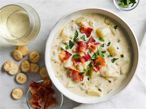  New England Clam Chowder: Ein cremiges und herzhaftes Meisterwerk aus der kalten Küste!