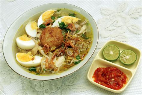  Soto Banjar! Ein würziges, fruchtig-pikantes Abenteuer für die Geschmacksknospen